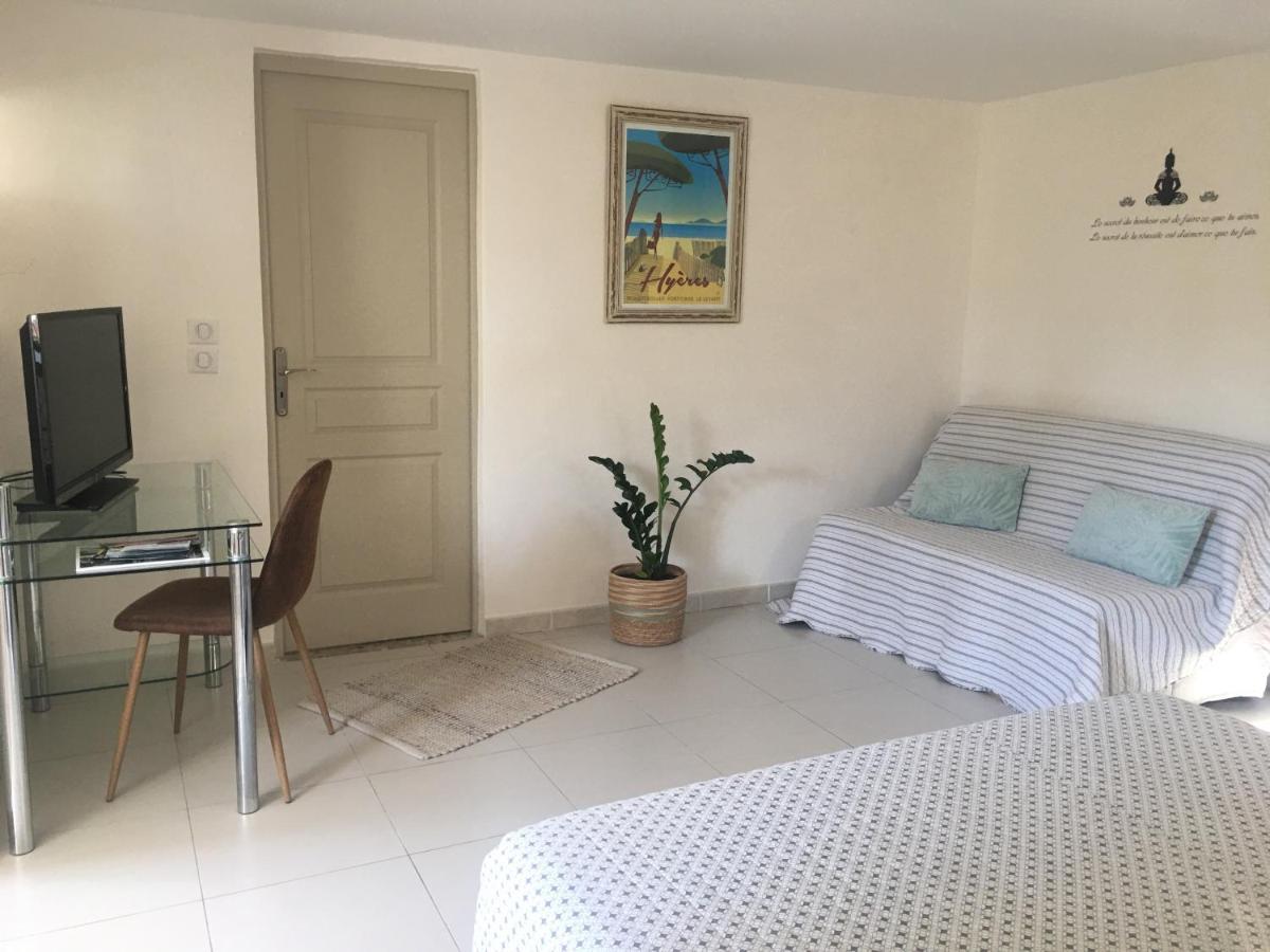 Appartement Dans La Colline Belgentier 外观 照片