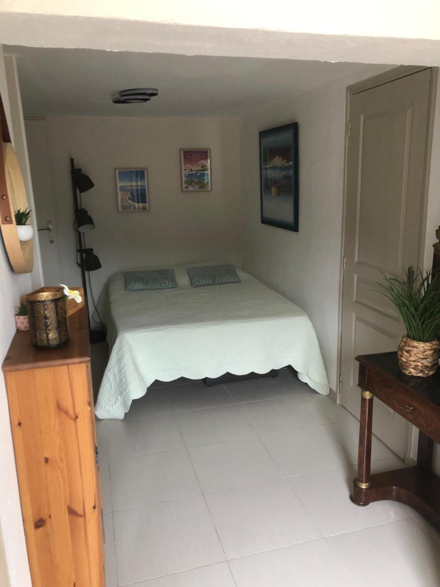 Appartement Dans La Colline Belgentier 外观 照片