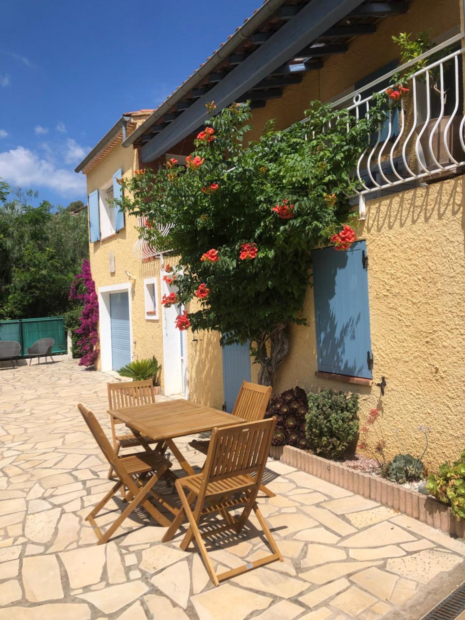 Appartement Dans La Colline Belgentier 外观 照片